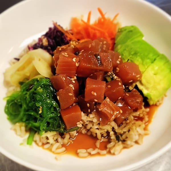 A Digger's Ales N' Eats poke bowl with tuna, avocado, seaweed, and pickled ginger.
